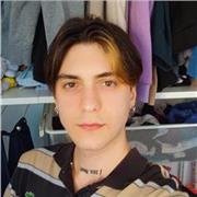 Maestro graduado en primaria por la Universidad de Valencia, siempre en formación y con pasión por la educación